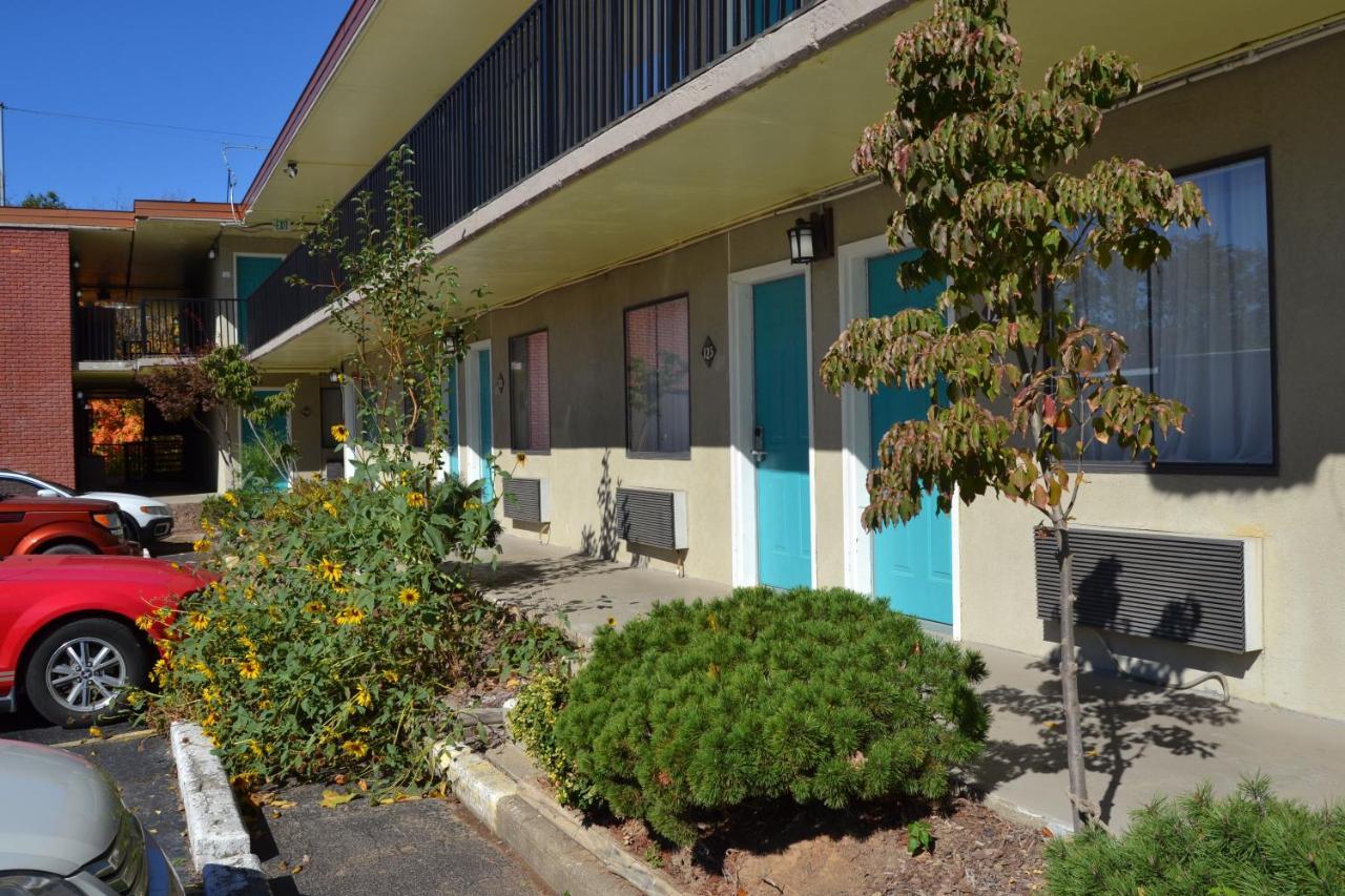 Cascades Inn Bloomington Ngoại thất bức ảnh